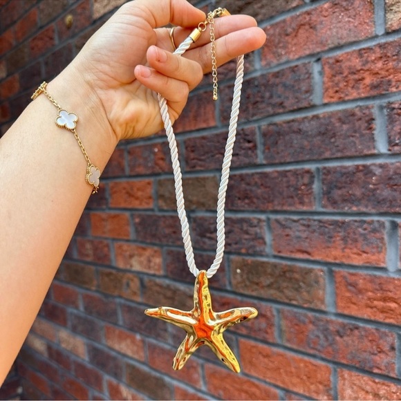Starfish Gold Necklace - Picture 3 of 6